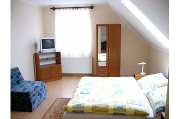 Hungary Privát Egerszalók, Exterior